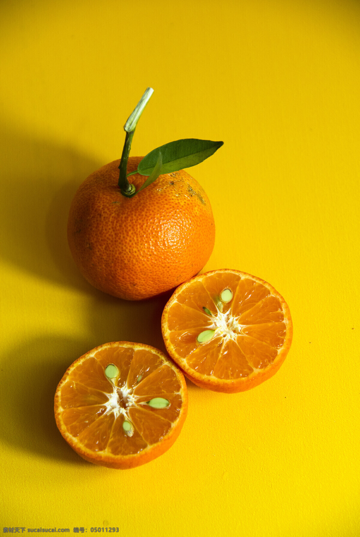 橘子 创意 广告摄影 素材图片 柑橘 橙 水果素材 广告素材 宣传单页素材 画册素材 创意摄影 平面设计 水果高清壁纸 黄色背景 黄的底板 网页素材 生物世界 水果
