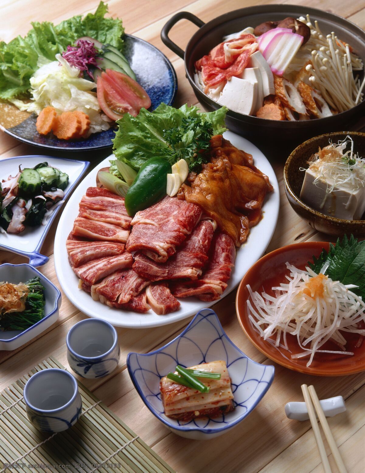 杯子 餐饮美食 传统美食 豆腐 豆芽 胡萝卜 黄瓜 金针菇 美食 火锅配菜 碗 青菜 肉 生菜 西红柿 配料 饮食 摄影图库 矢量图 日常生活