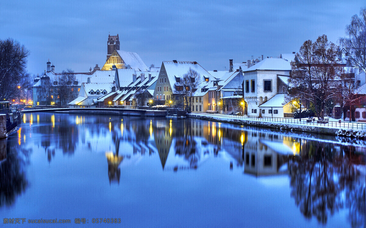 法国南部小镇 欧洲 夜景 灯火 灯光 寂静 湖面 村庄 冬天 紫色 蓝色雪景 倒影 小镇 旅游摄影 自然风景