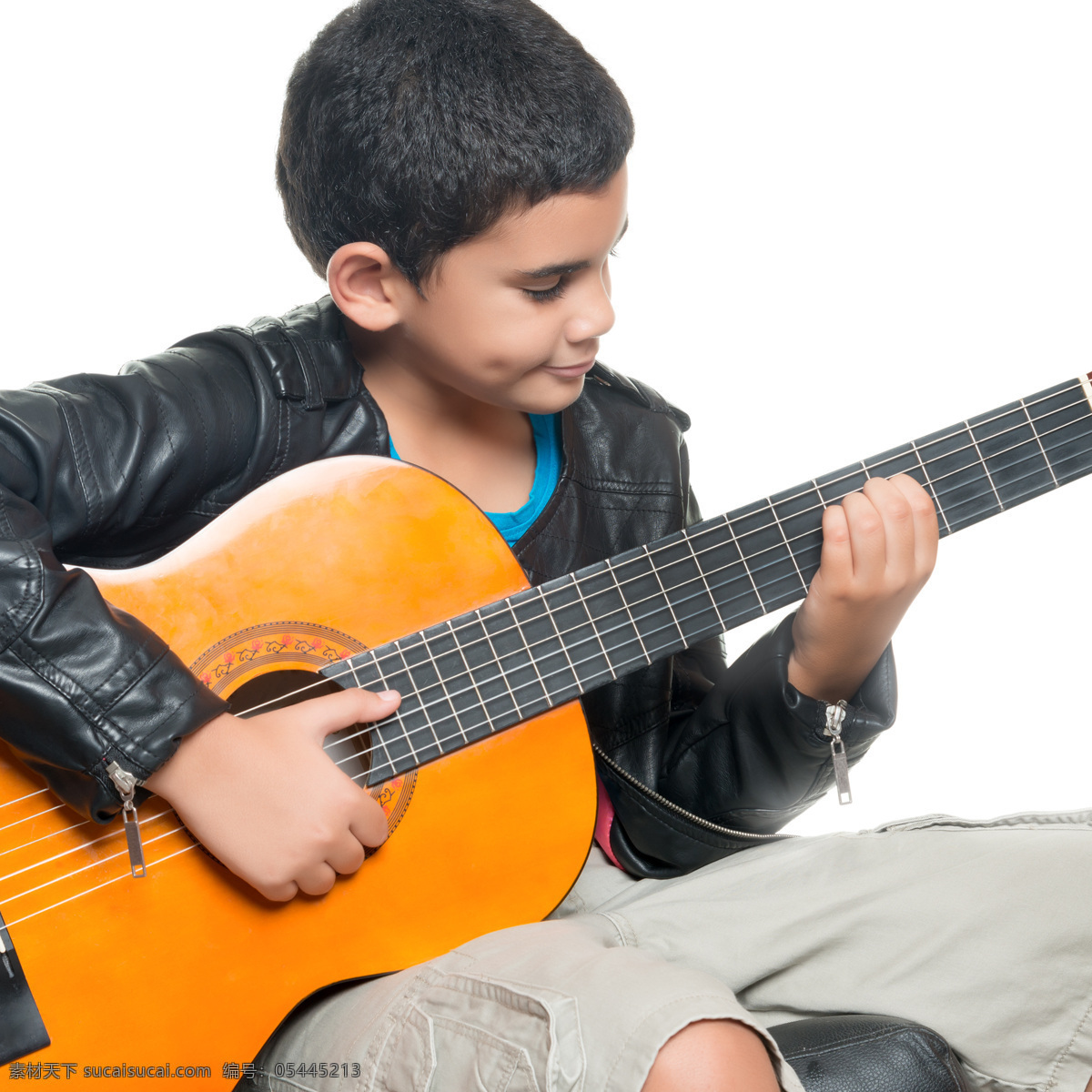 弹奏 吉他 男生 弹吉他 乐器 小男孩 小男生 外国儿童 小孩子 儿童图片 人物图片