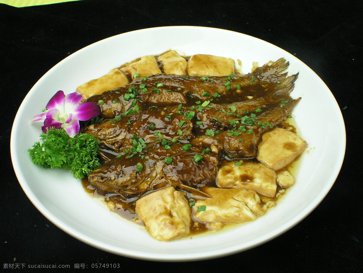 小黄鱼烧豆腐 黄鱼烧豆腐 黄鱼豆腐 中式菜肴 中餐 餐厅菜谱 中华美食 餐饮美食 传统美食