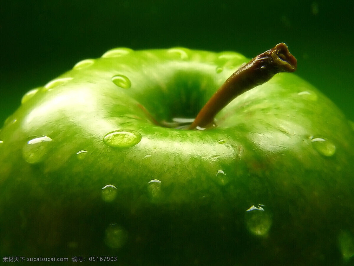 青苹果 苹果 新鲜水果 水珠 露珠 健康水果 蔬果 蔬菜水果 可口 多汁 甜美 新鲜 果肉 高清图片 水果 生物世界