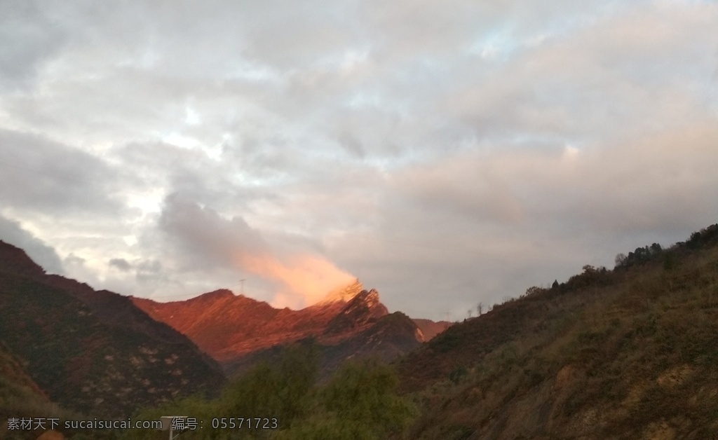 山头的红色 山头 日出 红色 风景 红雪 自然景观 山水风景