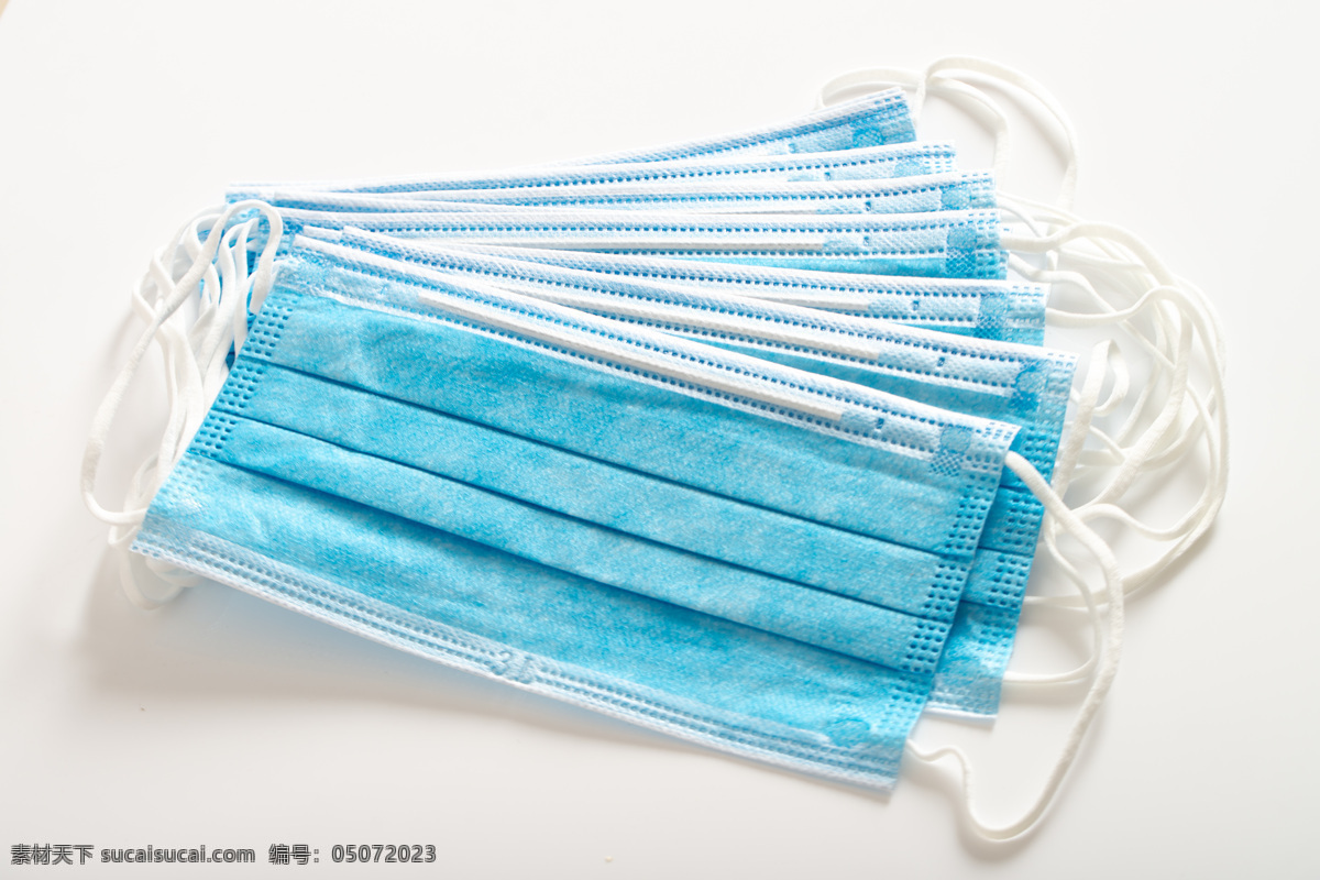 口罩 医疗工具 医疗用品 医疗器械 健康保健 医疗 保健 个人护理 卫生 健康生活方式 卫生保健 医生 医院 护士 一次性 纱布 无纺布 服务 流感 病毒 外科 禽流感 病原 炎症 生病 隔离 影棚 拍摄 蓝色 物体 白色 保护 传媒 健康 图像 彩色 留白 背景 分离 静物 特写 无人 生活百科 家居生活