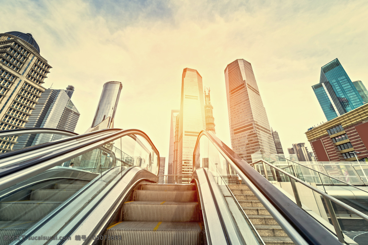 城市建筑图片 城市建筑 外滩风景 蓝天 彩云 黄昏 晚霞 高层建筑 黄浦江 大型游船 上海黄浦江畔 城市景观 旅游风景 风景名胜 人文风景 城市风景 江边风景 旅游摄影 国内旅游