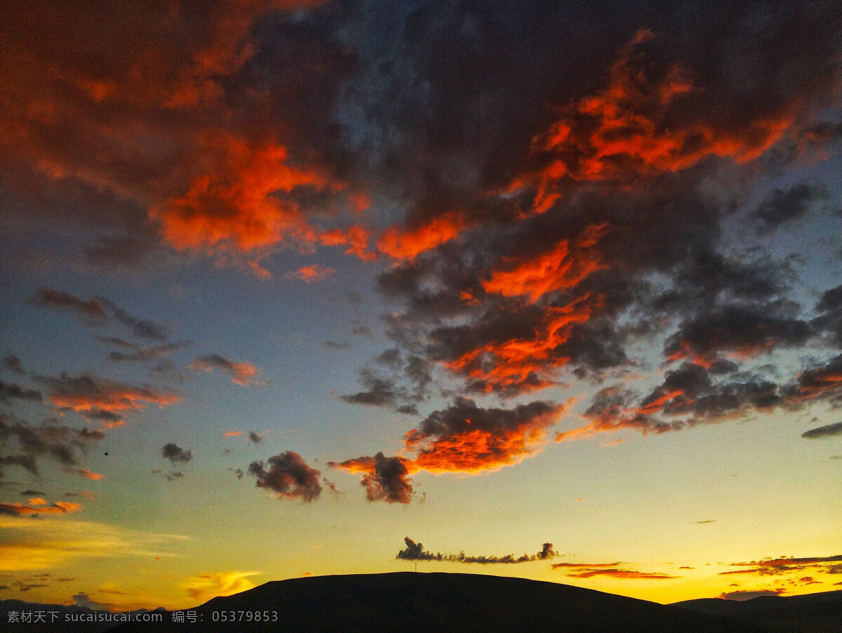 傍晚 夕日 夕晖 暮色 黄昏 朝阳 暮夜 薄暮 日落 余晖 山脉 云层 自然景观 山水风景