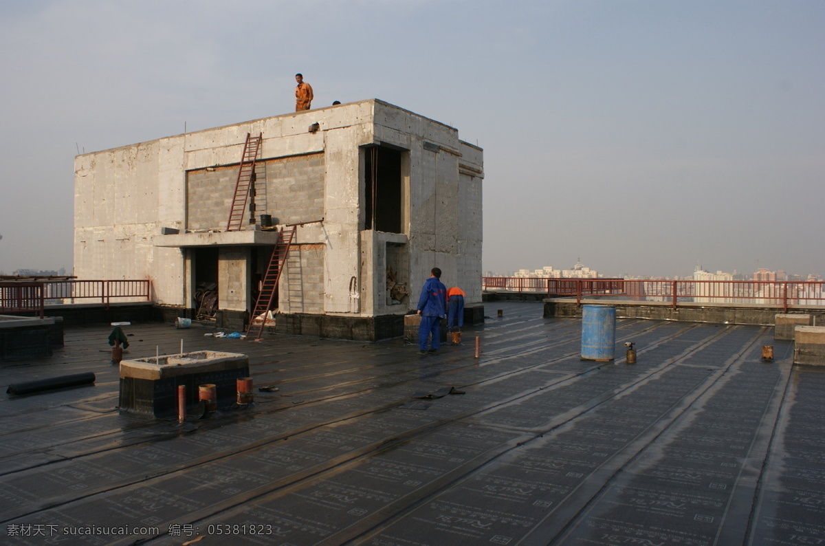 屋面防水作业 屋面 楼顶 平台 工人 作业 工作 防水 工程 建筑摄影 建筑园林