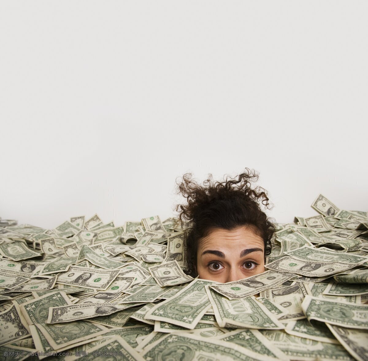 被钞票埋没的人物头部高清大图素材图片下载-素材编号05582563-素材天下图库