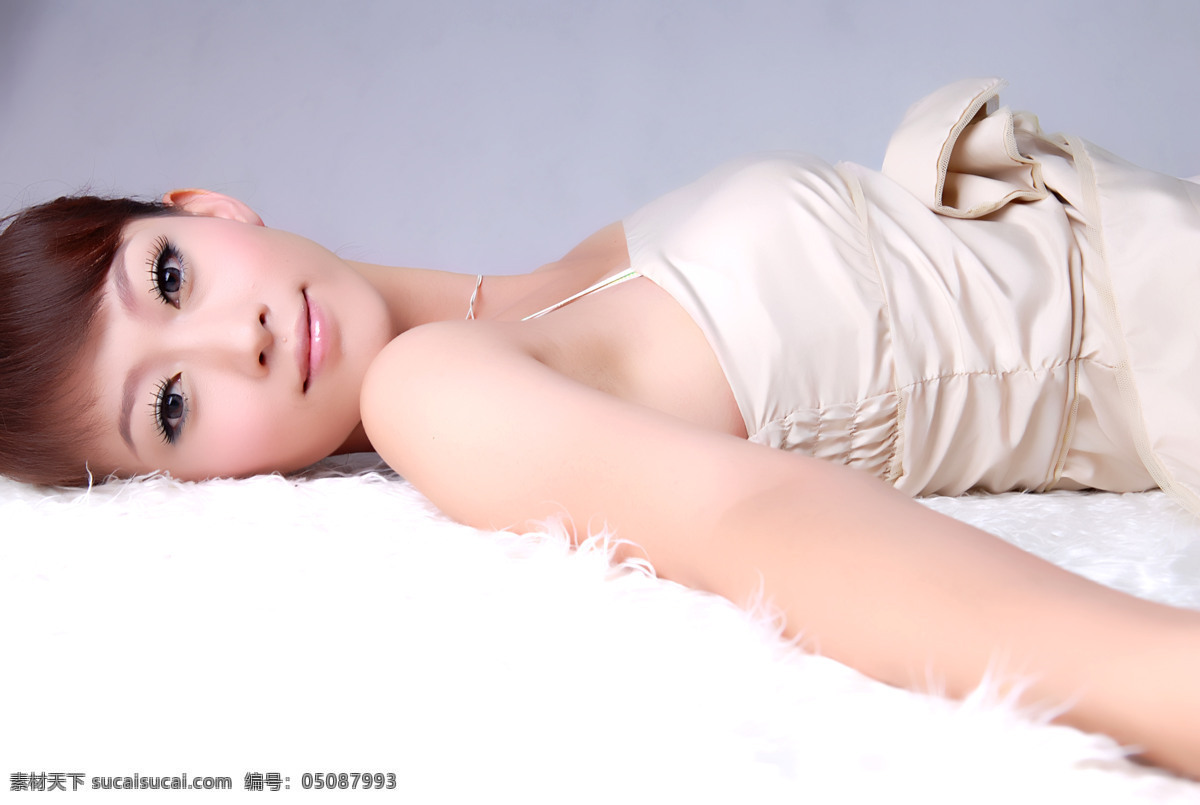 优雅 魅力 职场 美女 新人 系列 卧姿 连衣裙 晚礼服 化妆 广告片 封面 内页 棚拍 300 人物摄影 人物图库