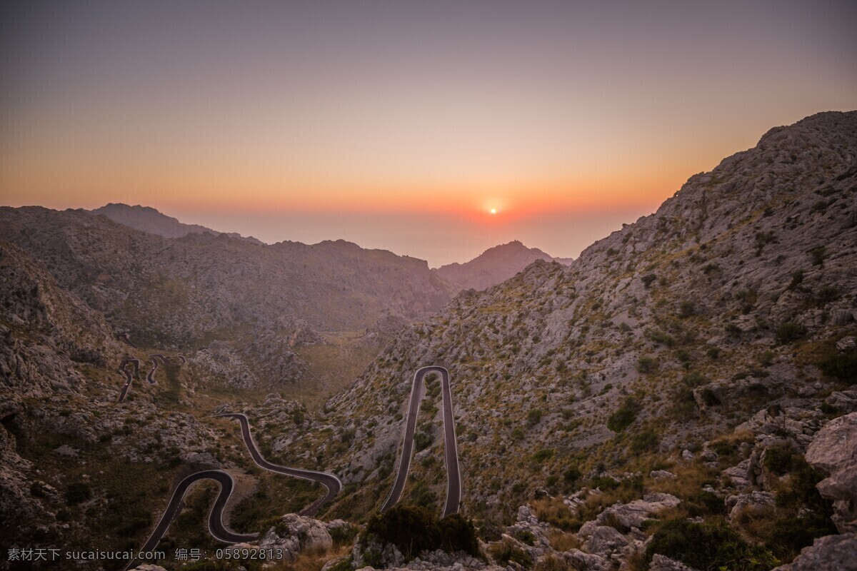 山脉 连绵 太阳 壮观 景色