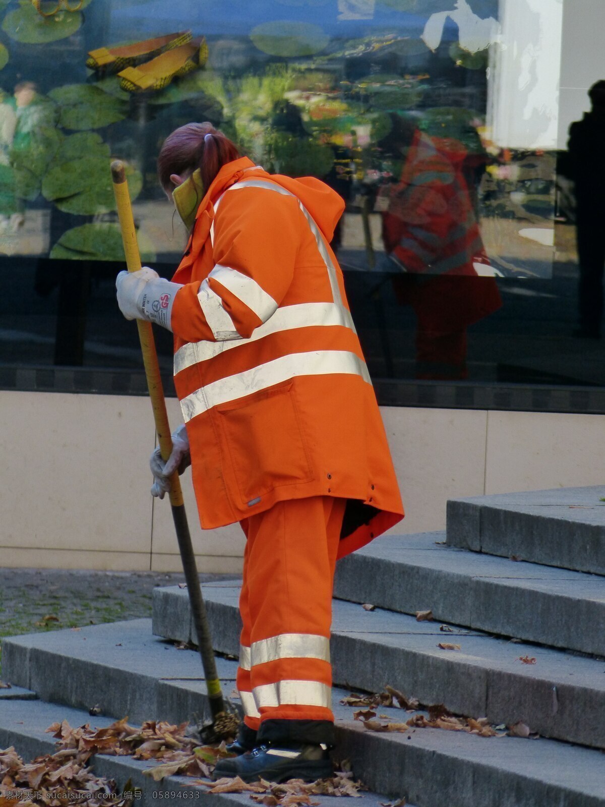 清洁工 环卫工 橙色服装 清洁 城市清洁 扫把 工作 人物图库 职业人物