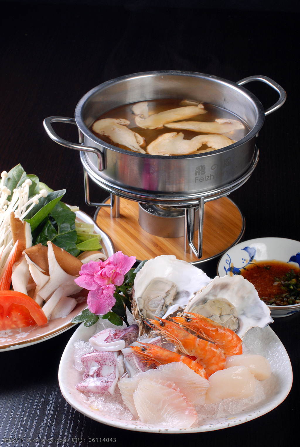 物松茸海鲜锅 美食 传统美食 餐饮美食 高清菜谱用图 食物原料