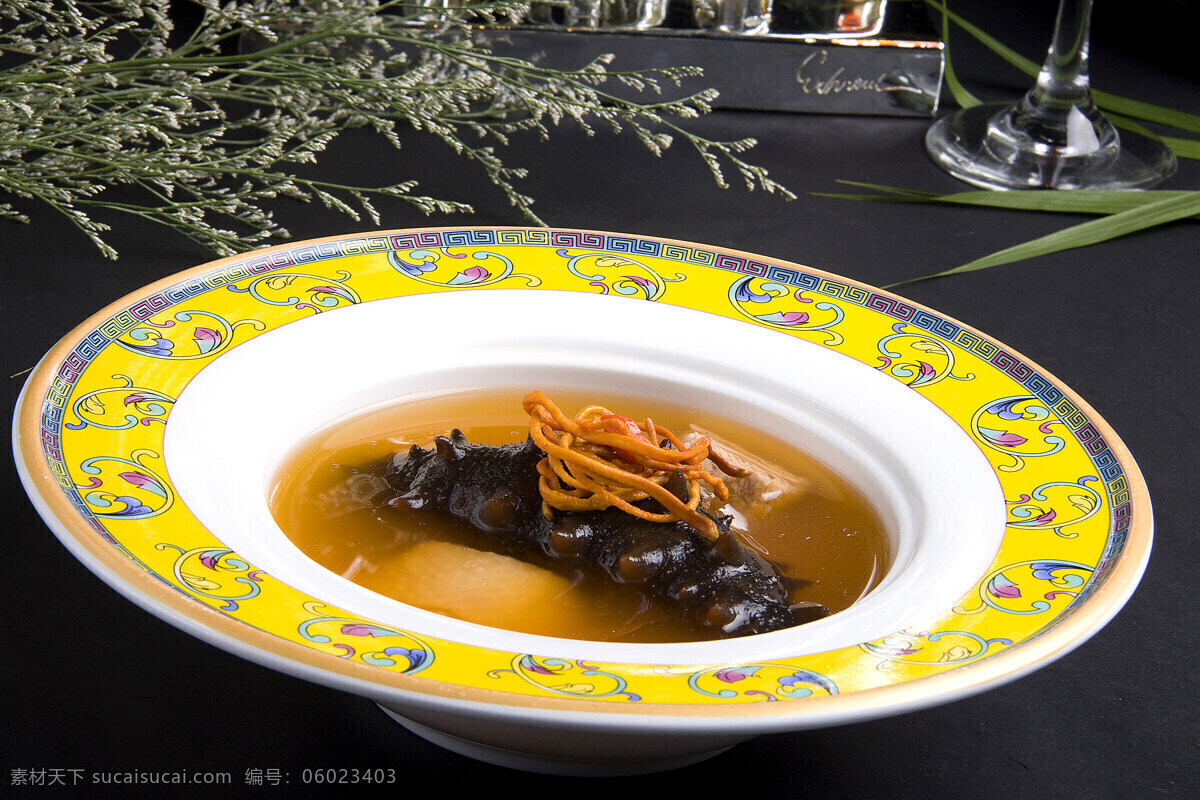 餐饮美食 传统美食 冬季养生 高档菜 高脚杯 海参 金黄 辽参 虫草花炖辽参 沈阳 皇寺广场 食一线 美食 美味 虫草花 养生 滋补