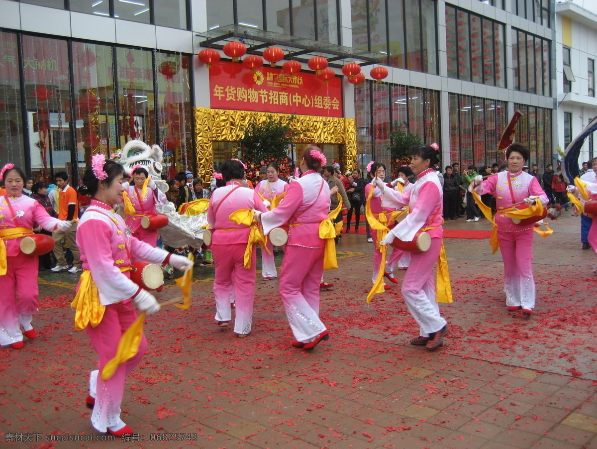 节庆 扭秧歌 老年人 跳舞 鲜艳 节日素材 其他节日