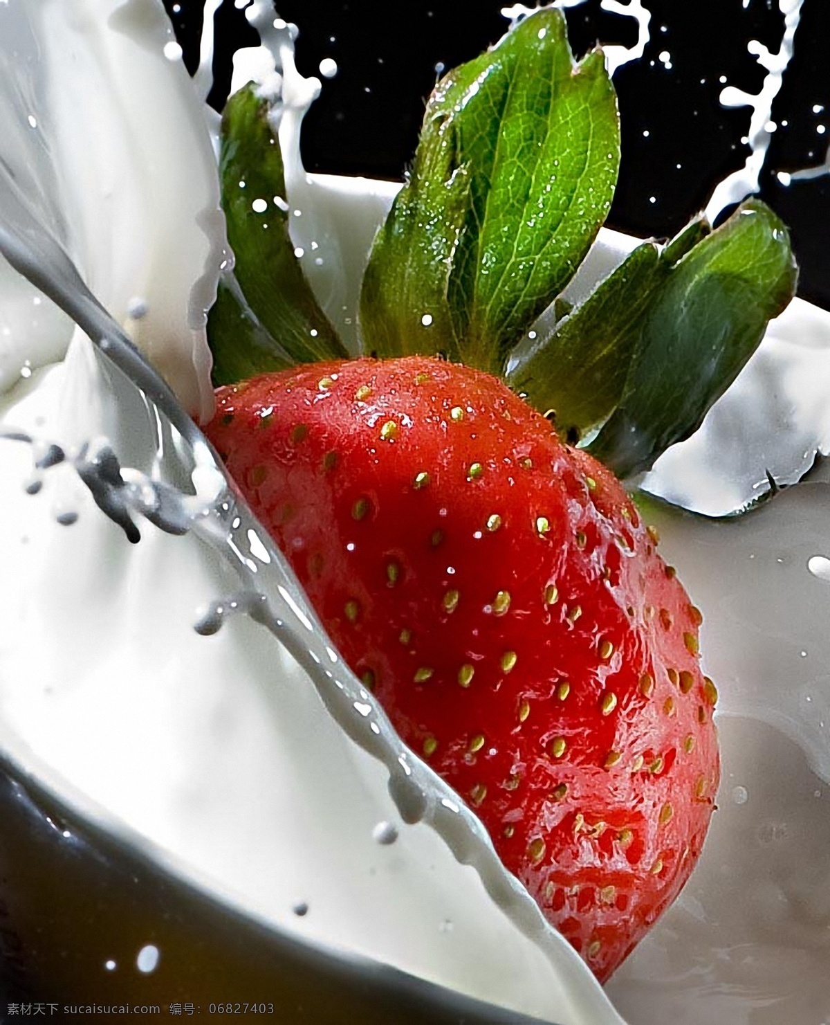 草莓 牛奶 摄影图库 生物世界 水果 溅起的牛奶 psd源文件 餐饮素材