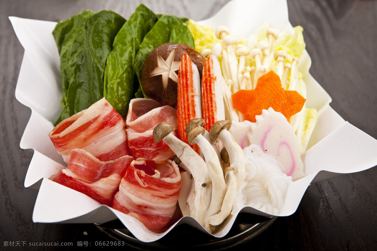 菠菜 餐饮美食 传统美食 火锅 金针菇 蘑菇 牛肉 什锦火锅 五花肉 羊肉 香菇 蟹肉 料理美食 psd源文件