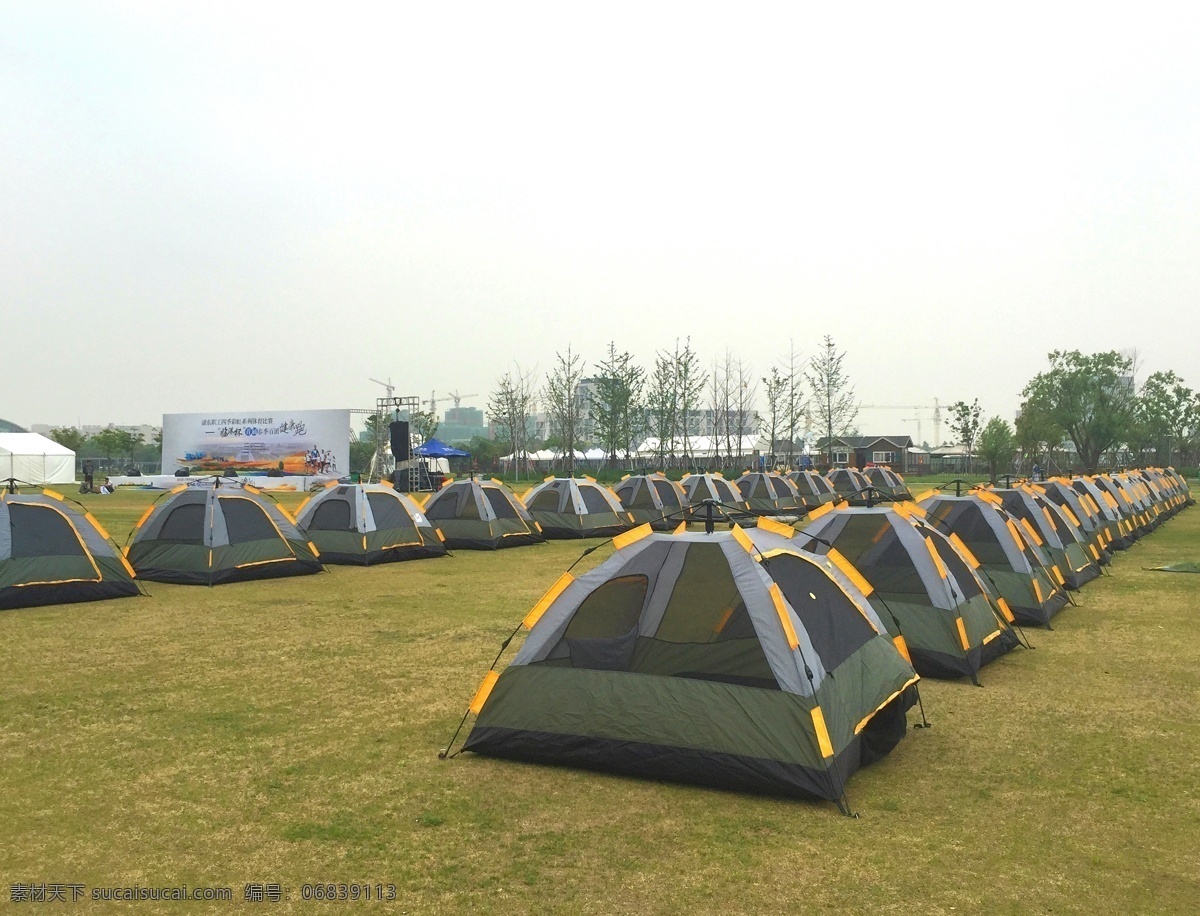 顶上户外 露营节 草地露营 户外活动 帐篷 自然景观 田园风光