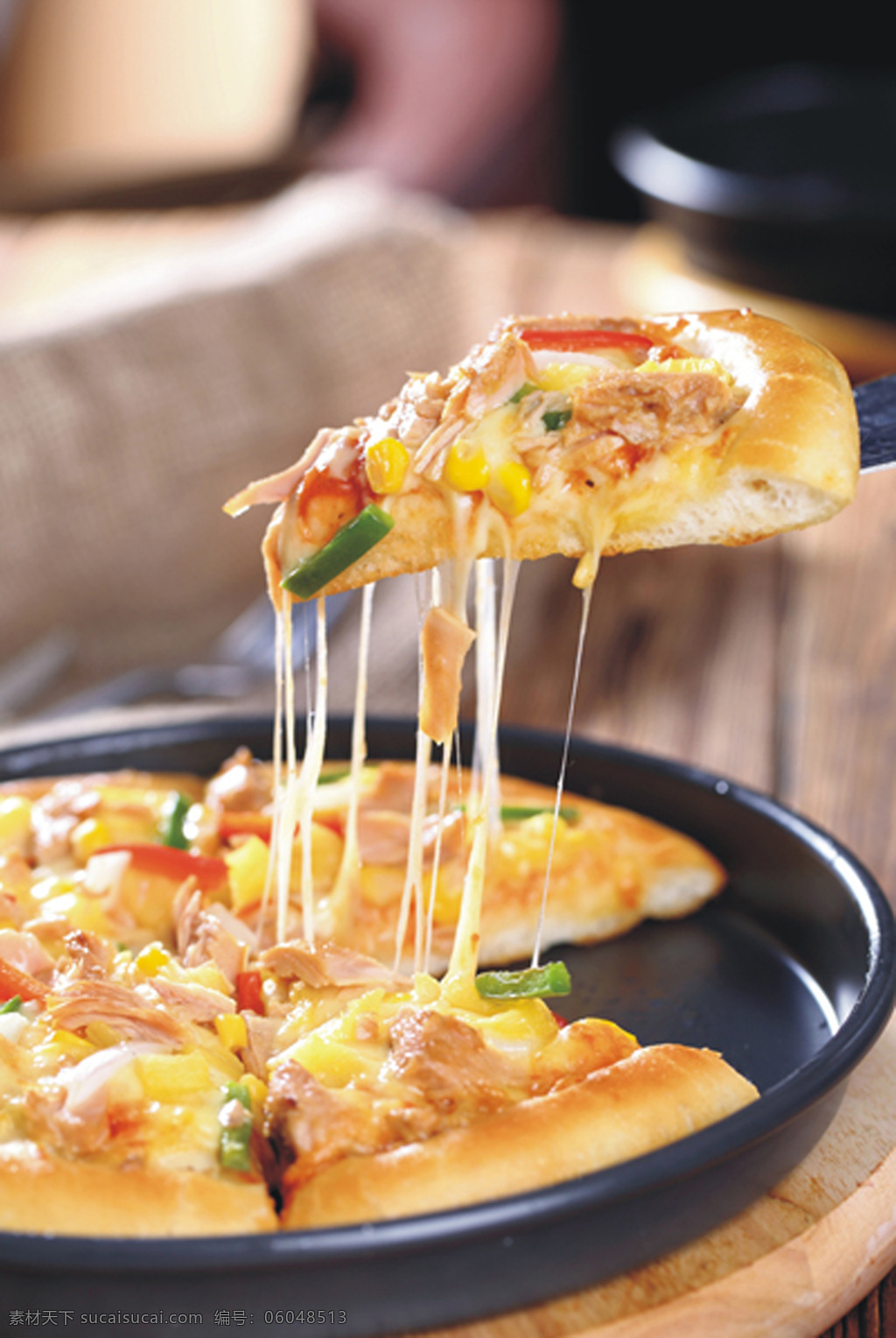 金枪鱼披萨 披萨 比萨 意大利披萨 菜品 美食 西餐 意境菜 方形披萨 餐饮美食 西餐美食