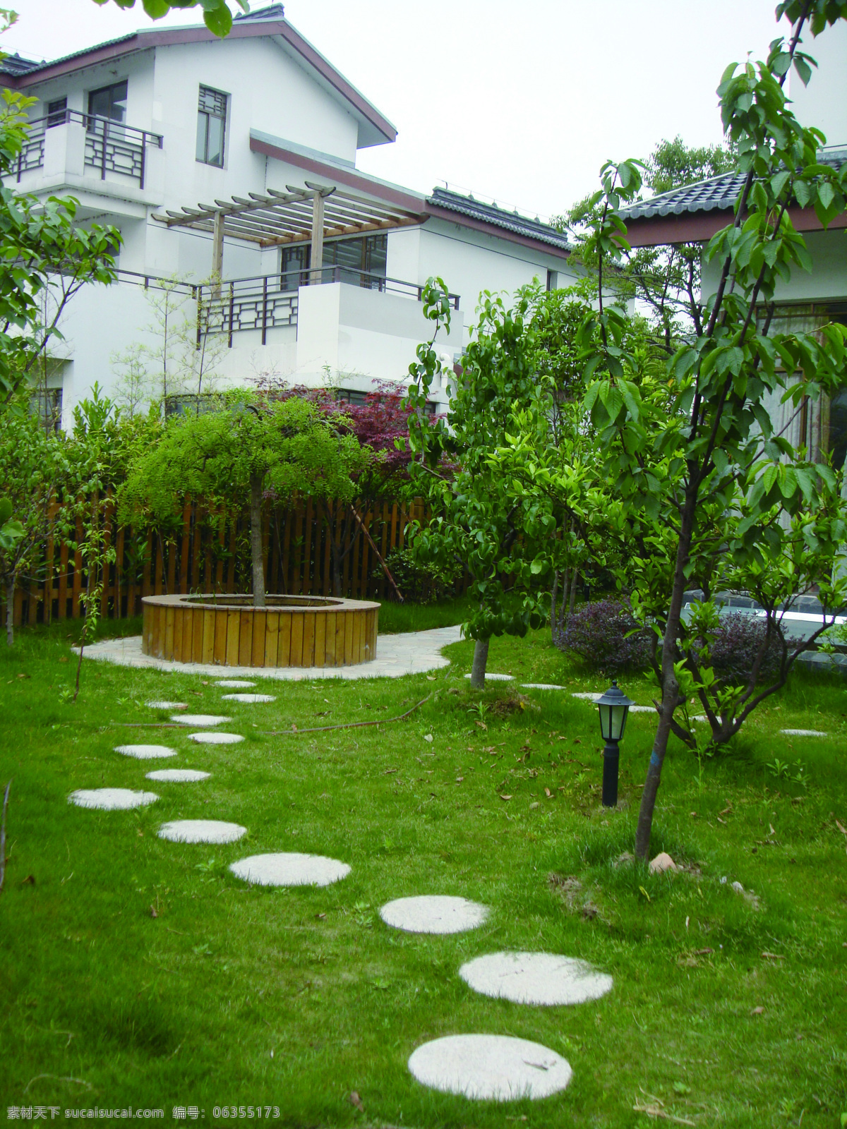 路灯 别墅 草坪 灯 风景 建筑园林 街灯 路边 园林 住宅 小区 小路 路灯摄影 园林建筑 装饰素材 灯饰素材