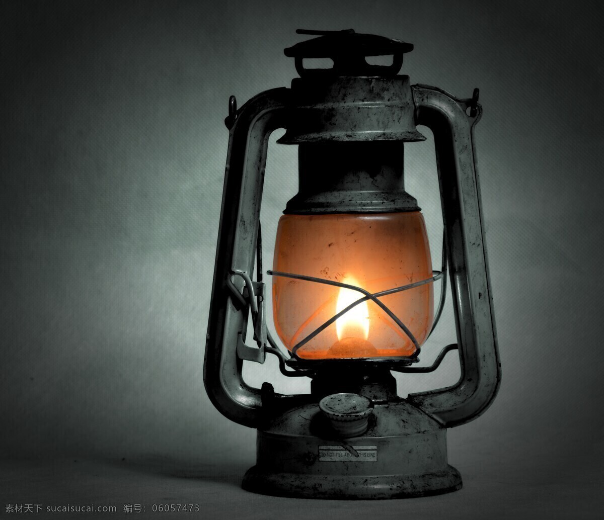 煤油灯 灯泡 闪耀 照明 古董 光散射 灯罩 老式煤油灯 马灯 黑色