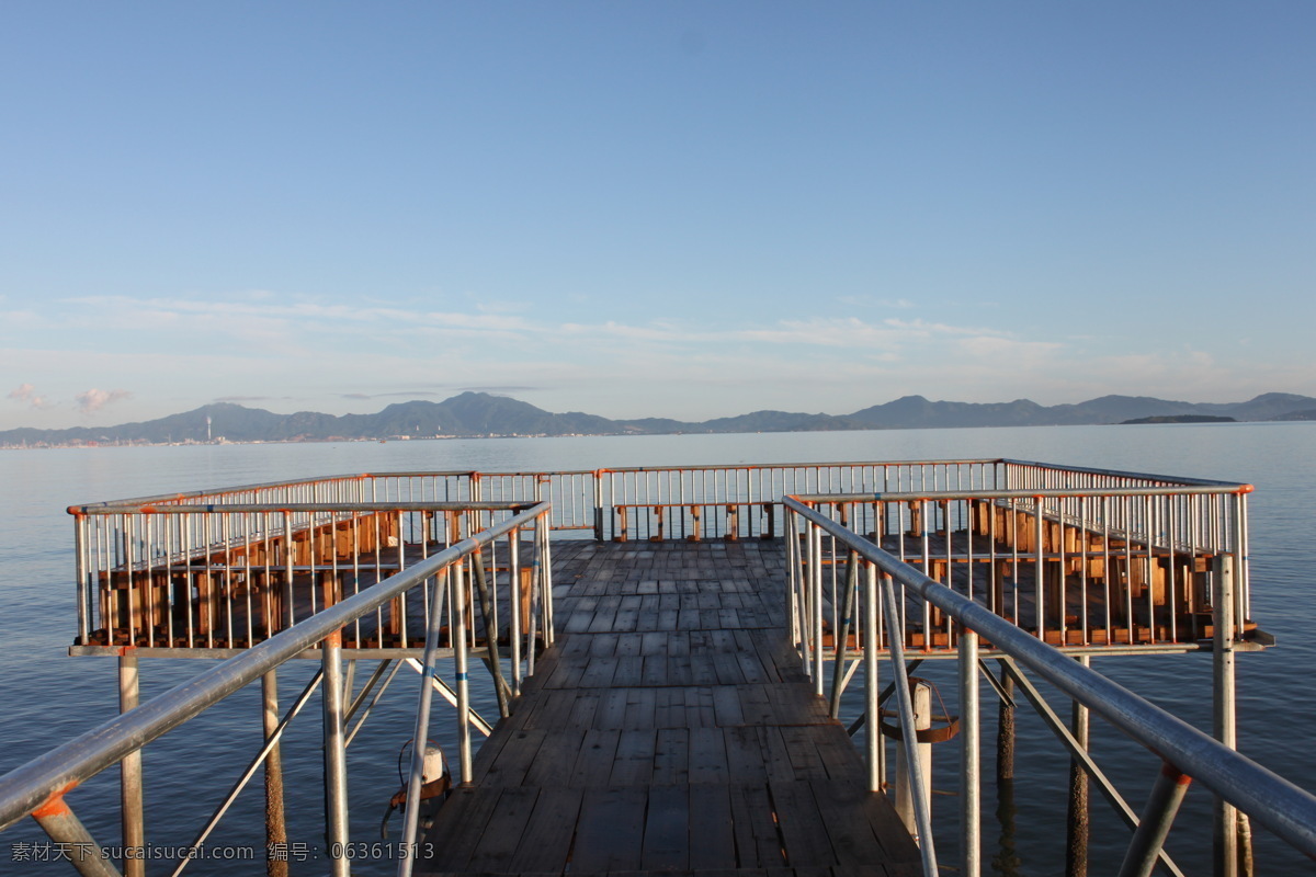 海边眺望台 惠州市巽竂湾 海边 沙滩 栏杆 眺望台 早晨 等日出 国内旅游 旅游摄影