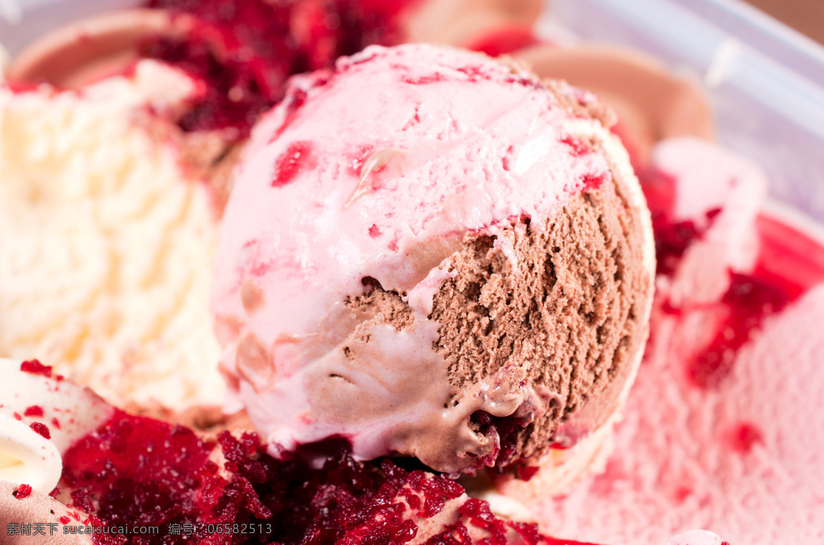 草莓 冰 激 淋 草莓味 彩色冰激淋 冰淇淋 夏季美食 清凉美食 美味 冰淇淋背景 美食图片 餐饮美食