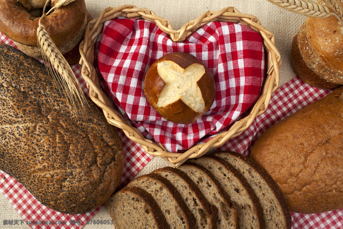 面包 麦芽 全麦面包 西餐 食物 早餐 营养 餐巾 篮子 心形篮子 爱心 西餐美食 餐饮美食