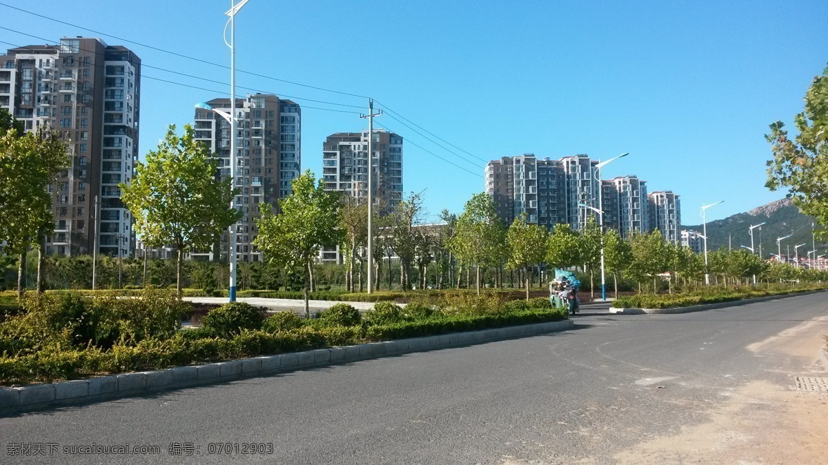 秋天 美丽 居住 小区 高楼 公路 环境 蓝天 风景 生活 旅游餐饮