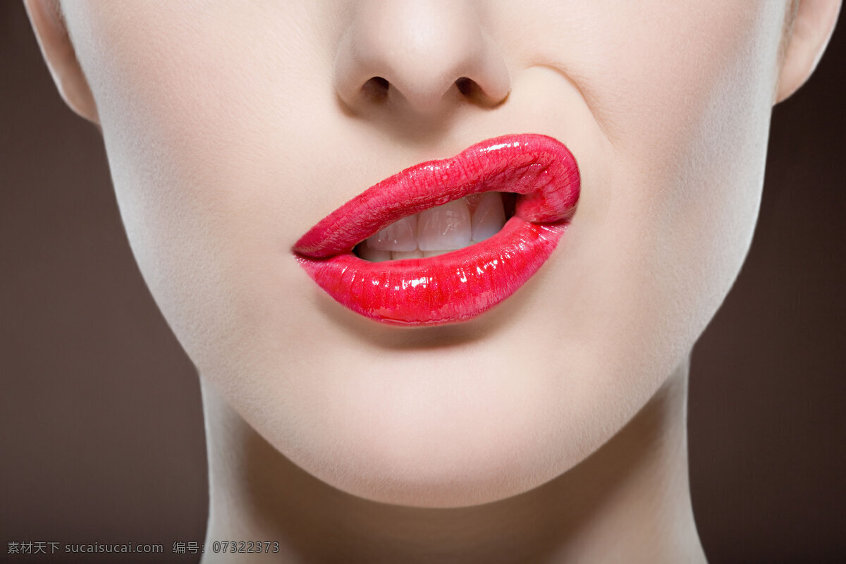 超酷 艳丽 红唇 美女 女人 欧美 创意 白色 表情 红色 嘴唇 海报 高清图片 美女图片 人物图片