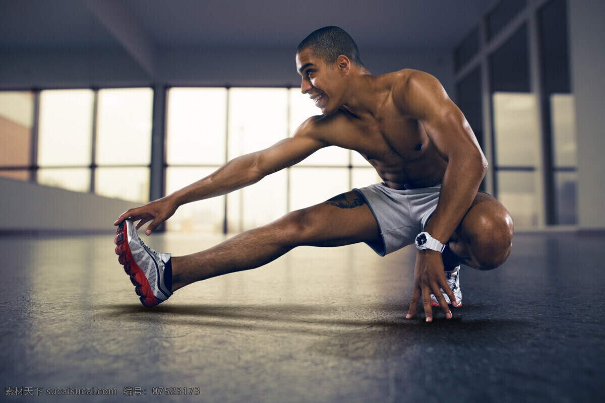 时尚 健身 男士 高清 健身动作 仰卧起坐 肌肉模特 肌肉猛男 强壮 健美 运动 锻炼 灰色