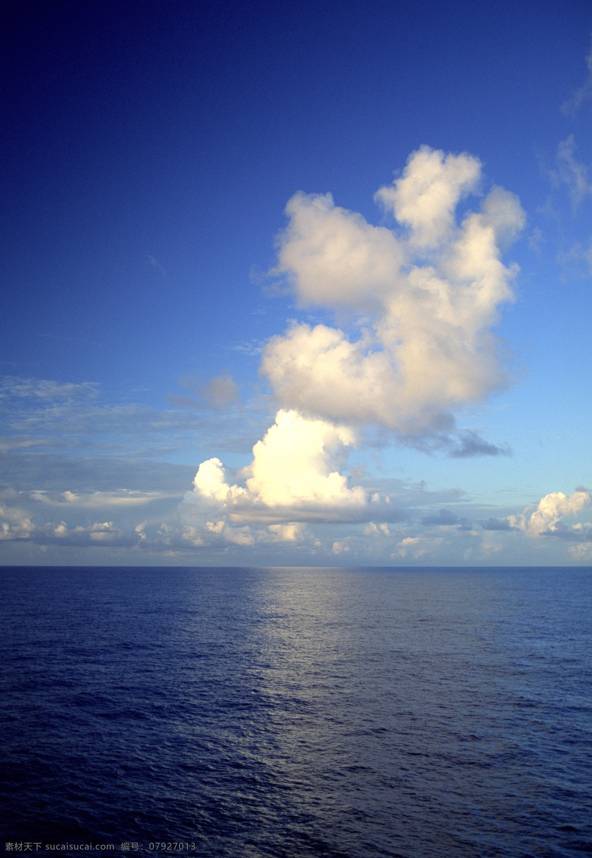 蓝天 白云 下 平静 湖面 风景图 海边大海 天空 生态环境 自然风景 自然景观 平静的湖面 一望无际 海平面 蓝天白云 风景图片