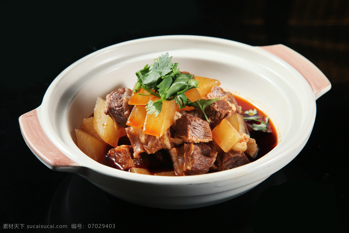 萝卜烧牛肉 传统 萝卜 烧 牛肉 烧牛肉 烧萝卜 砂锅烧牛肉 传统美食 餐饮美食