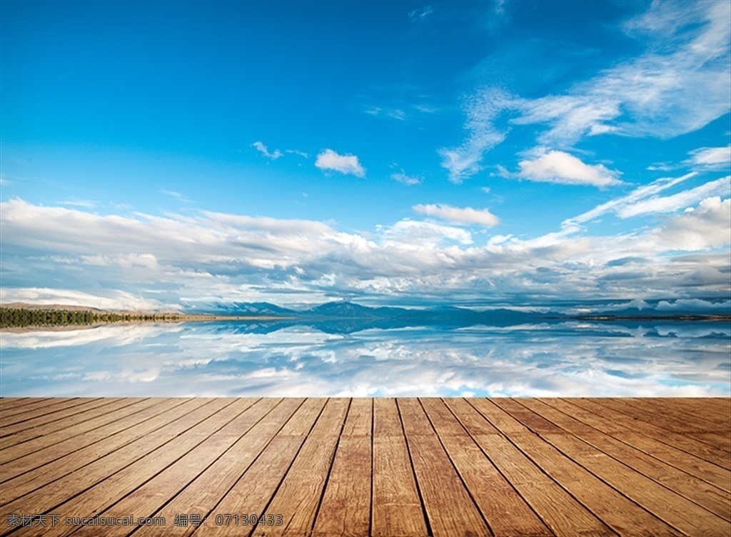 蓝天 白云 海边 木板 海报 背景 场景 蓝天白云 化妆品背景 皮具海报背景 产品背景 产品场景 海报场景 天空 大自然 天空背景 自然风景 海报场景模板 湖边 远处有山 海报背景
