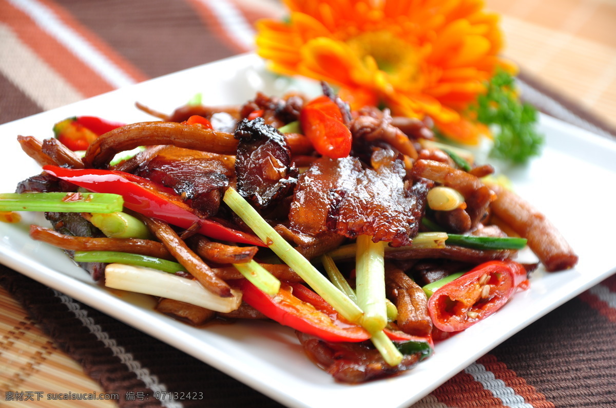 茶树菇炒腊肉 茶树菇 菌类 腊肉 肉类 腊味 传统美食 餐饮美食