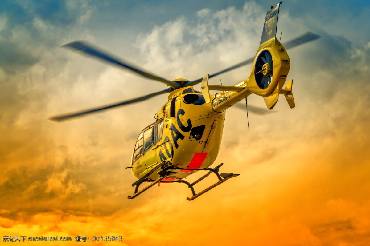 飞行 中 直升机 飞机 天空 黄昏 交通工具 现代科技