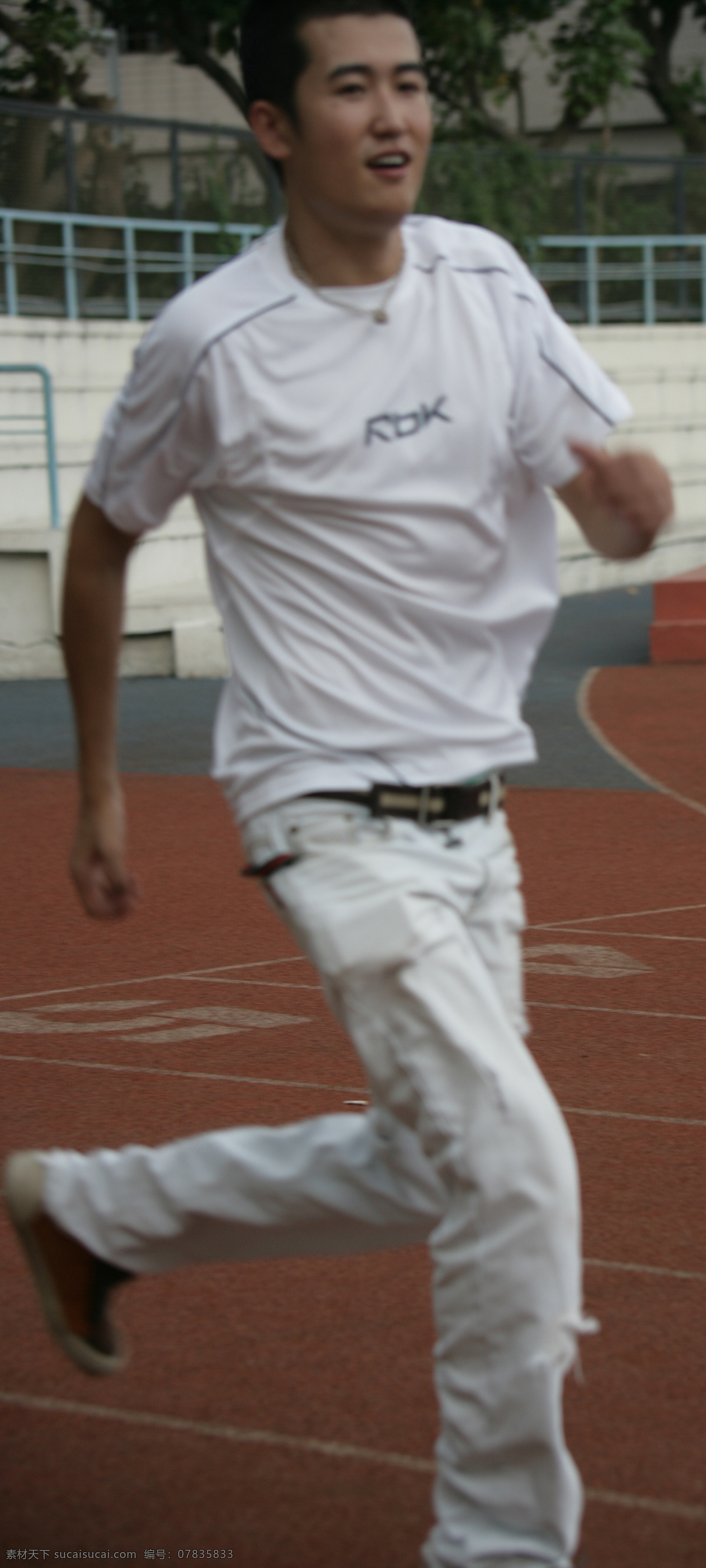 模特 运动场地 白色运动装 运动鞋 韩国帅哥 跑步 人物图库 男性男人 摄影图库