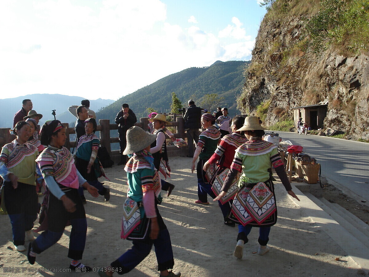 彝族风情 舞蹈 文化艺术 传统文化 摄影图库 白色