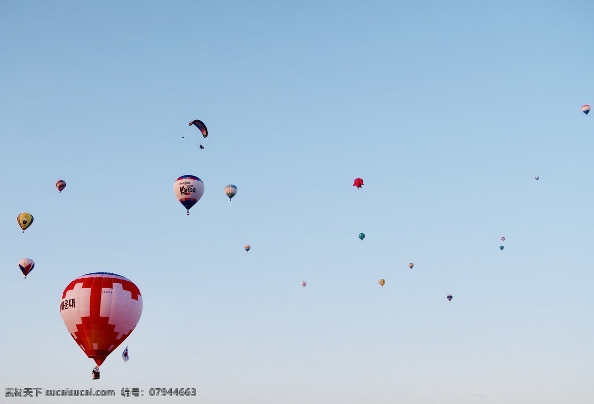 热气球 蓝天 天空 飞翔 滑翔伞 自然景观 自然风景