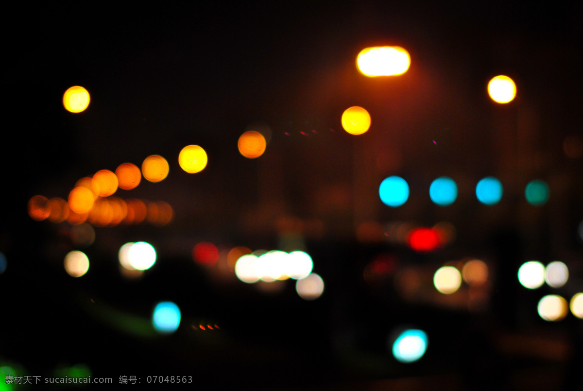 夜景灯光 五颜六色 星星点点 灯光 光线 路灯 车灯 彩色 中等大小 圆点 夜晚 道路 艺术 漂亮 生活素材 生活百科
