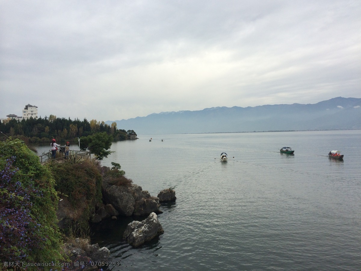 大理一行 大理 洱海 山水 船 风景照 雾 云雾 草船 小岛 摄影素材 旅游摄影 人文景观