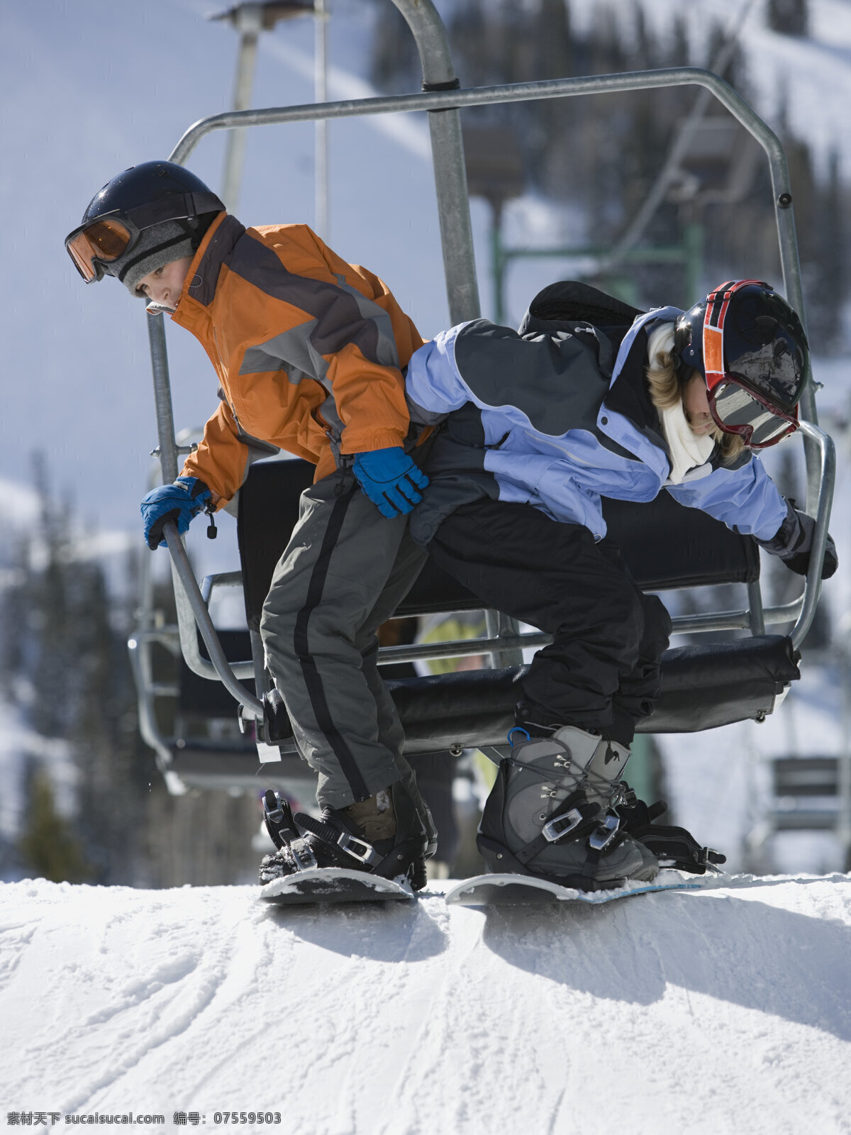 准备 滑雪 姐弟 滑雪场 滑雪运动 滑雪服 滑雪工具 滑雪图片 生活百科