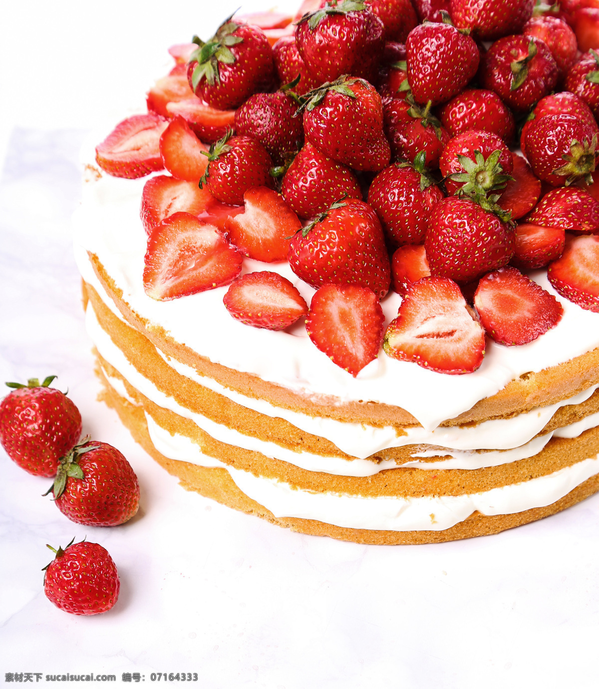草莓蛋糕摄影 草莓 新鲜水果 水果蛋糕 草莓蛋糕 甜品 美食 美味 糕点 甜点 其他类别 餐饮美食 白色