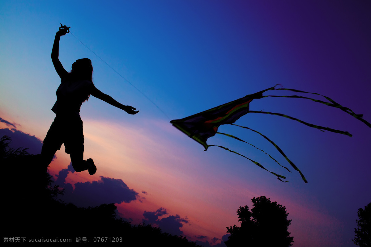 奔跑 女人 风筝 放风筝的美女 外国女性 外国女人 时尚美女 性感美女 美女模特 生活人物 人物图片
