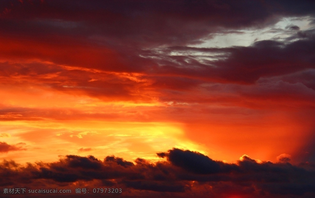 夕阳云彩 天空 夕阳背景 云彩背景 彩霞云背景 旭日夕阳 彩霞背景 天空背景 底纹 天空底纹 彩色天空 晚霞 日出 日落 夕阳 晨曦 波光粼粼 风景画 装饰画 火烧云 空 橙红 云 黄昏 傍晚 朝霞 自然景观 自然风景