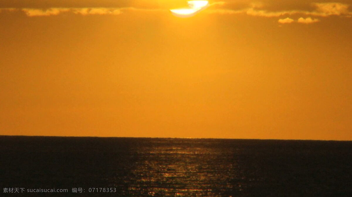 夕阳 海上 时 移 巨人 股票 视频 船 风景 海 海洋 日出 日落 上升 设置 视频免费下载 太阳 日出和日落 晚上 眩光 阳光 天空 夜晚 美丽的 时间推移 timelapses 时间流逝 水 云 波 其他视频