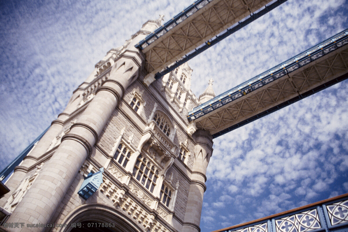 伦敦 大桥 仰视 图 城市 城市建筑 城市标识 英国 现代城市 伦敦大桥 样式 哥特建筑 天空 城市风光 环境家居 白色