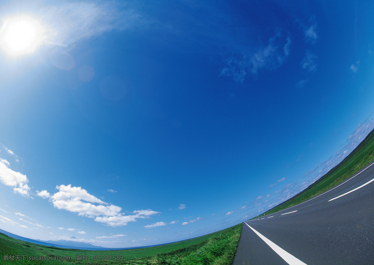 蓝天 白云 草地 公路 野外 弧形 绿色大地 高速公路 路线 风景 图像 相片 照片 照相 风景图库 高清大图 蓝天白云 风景图片