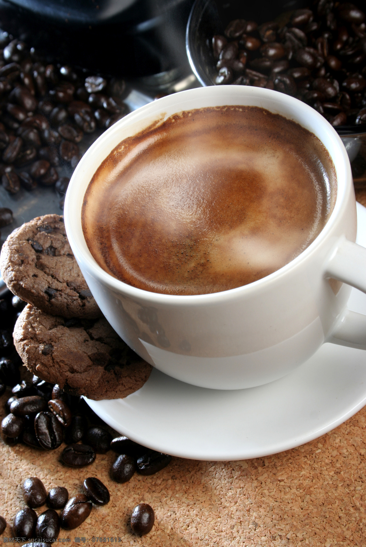 咖啡 咖啡豆 杯子 点心 饼干 香浓 浓郁 休闲生活 品味 温馨 酒水饮料 餐饮美食 咖啡图片