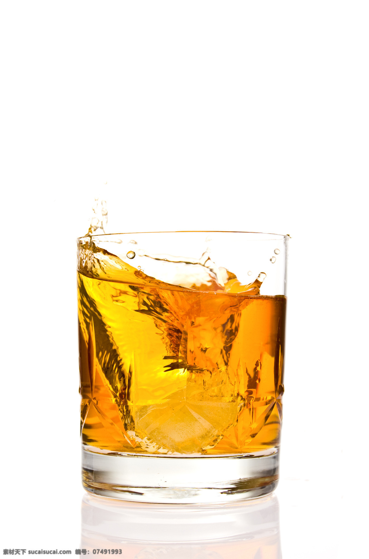 威士忌 烈酒 冰块 玻璃酒杯 酒水 美食 饮料 餐饮美食 饮料酒水