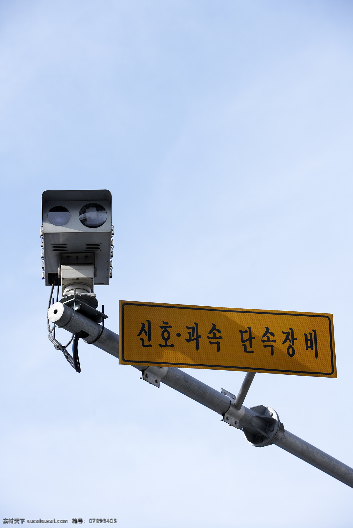 监控摄像头 摄像头 数码科技 现代科技 探头 交通监控探头 采集图像 视频信号 psd源文件